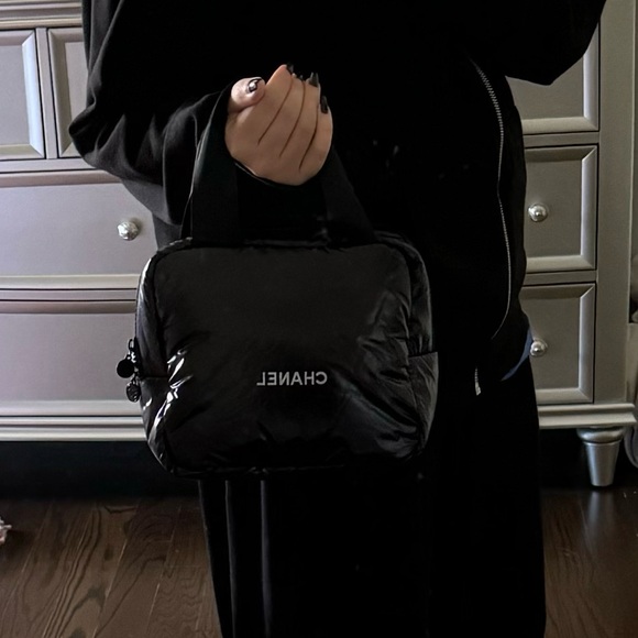 CHANEL  New bag/makeup with box from Authentic Chanel makeup line - Picture 7 of 8